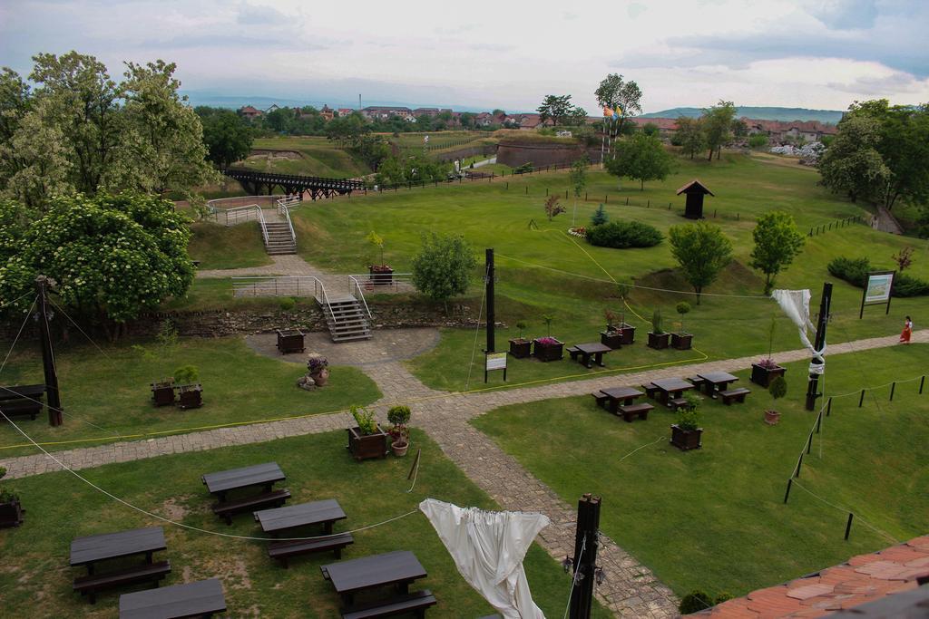 Hotel Medieval Alba Iulia Exterior foto